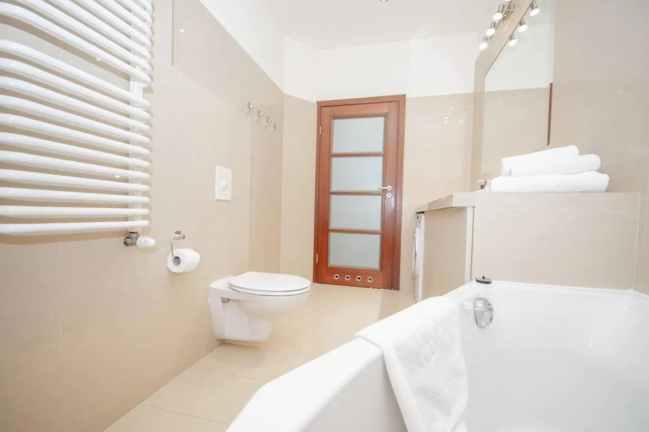 Inpoint 2-Bedrooms Apartment With Private Garden And Free Parking Kraków 0*,  Polen