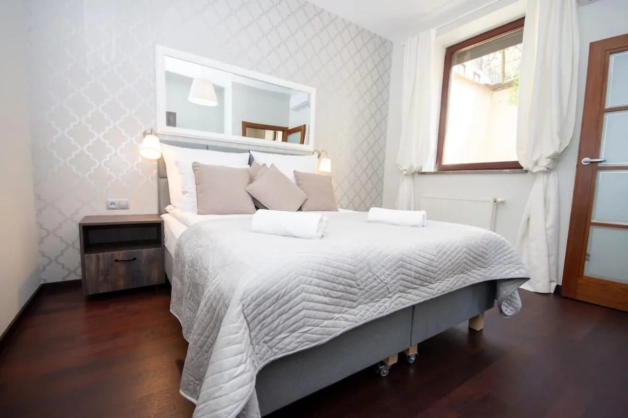 Inpoint 2-Bedrooms Apartment With Private Garden And Free Parking Krakow